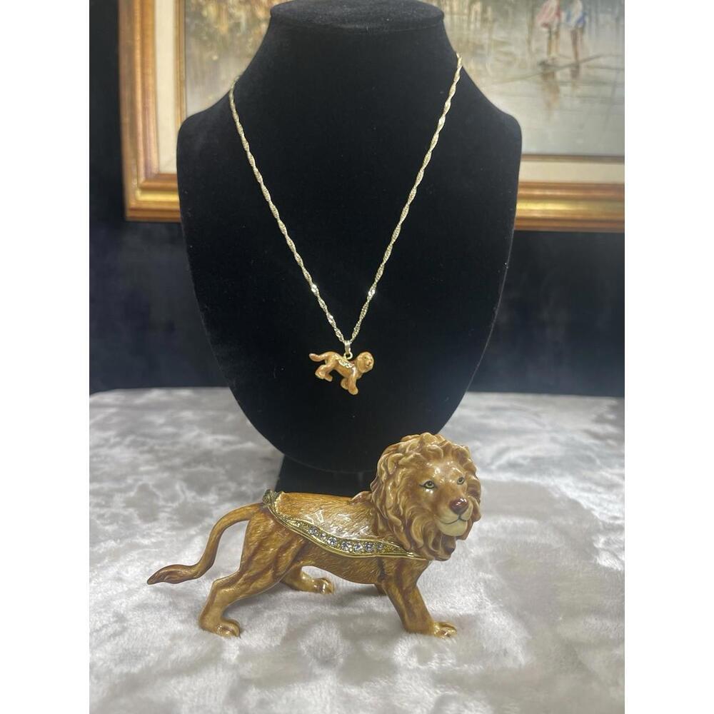 King Of The Jungle Jewelry Box With Necklace